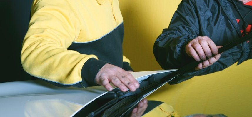Services de vitrerie auto au Mans : remplacement de pare-brise, réparation d’impacts et vitres latérales. Intervention rapide et agréée.